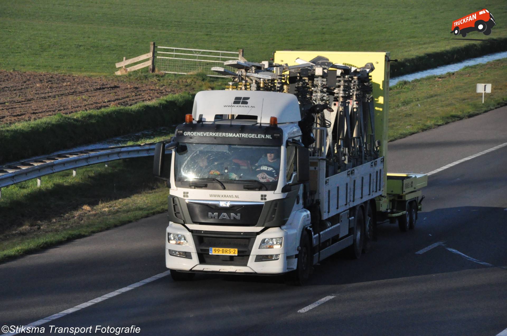 Vrachtwagen M.A.N. bij Krans Weg Afzetting