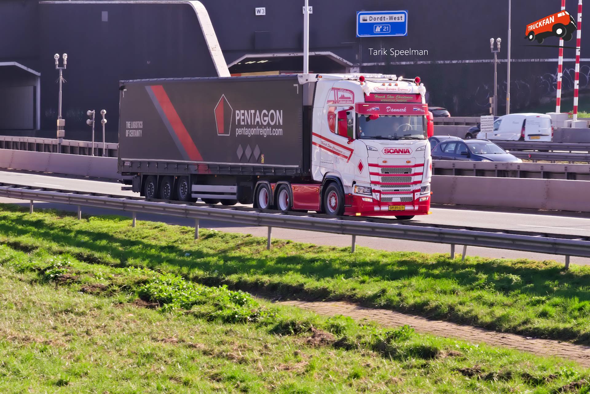 Scania S-Serie vrachtwagen met kenteken DM 89 619