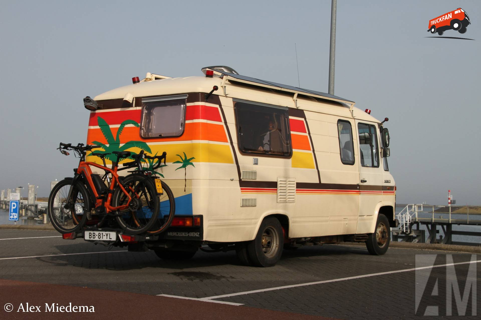 Mercedes-Benz 508D Camper in Den Oever