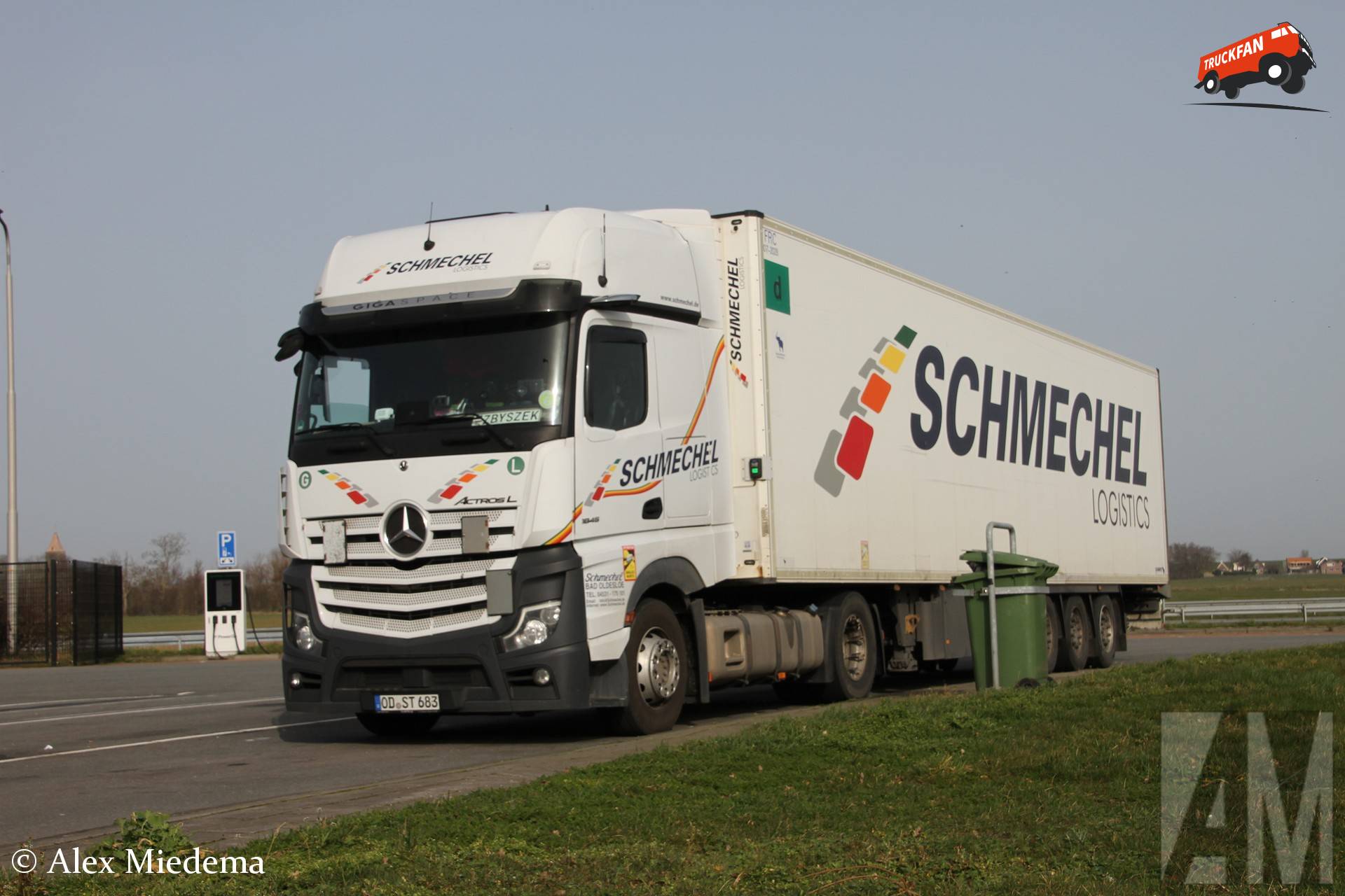 Schmechel Logistics Mercedes Actros L and Schmitz refrigerated trailer