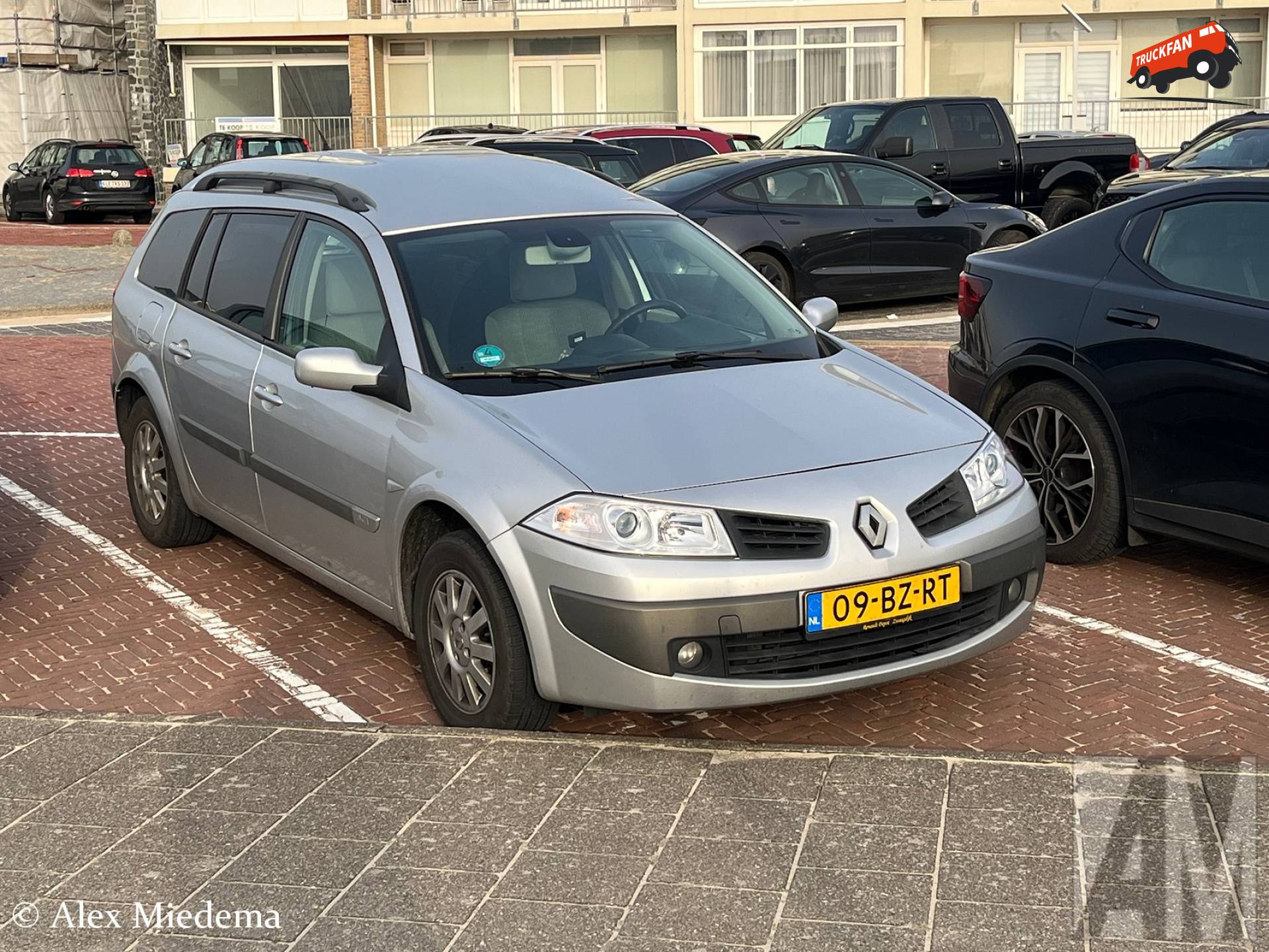 Renault Mégane met verhoogd dak in Bergen aan Zee