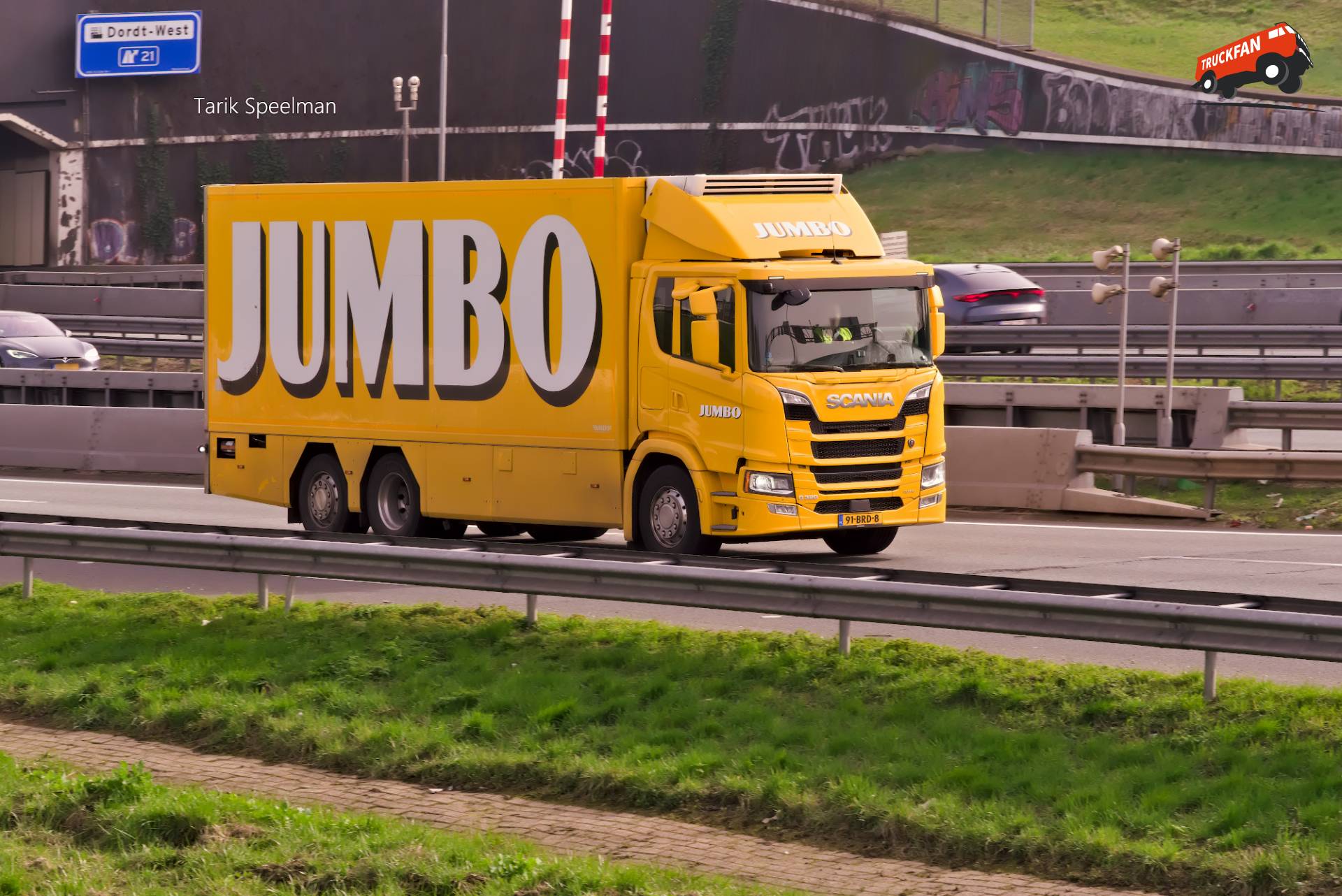 Scania G320 vrachtwagen met kenteken 91-BRD-8