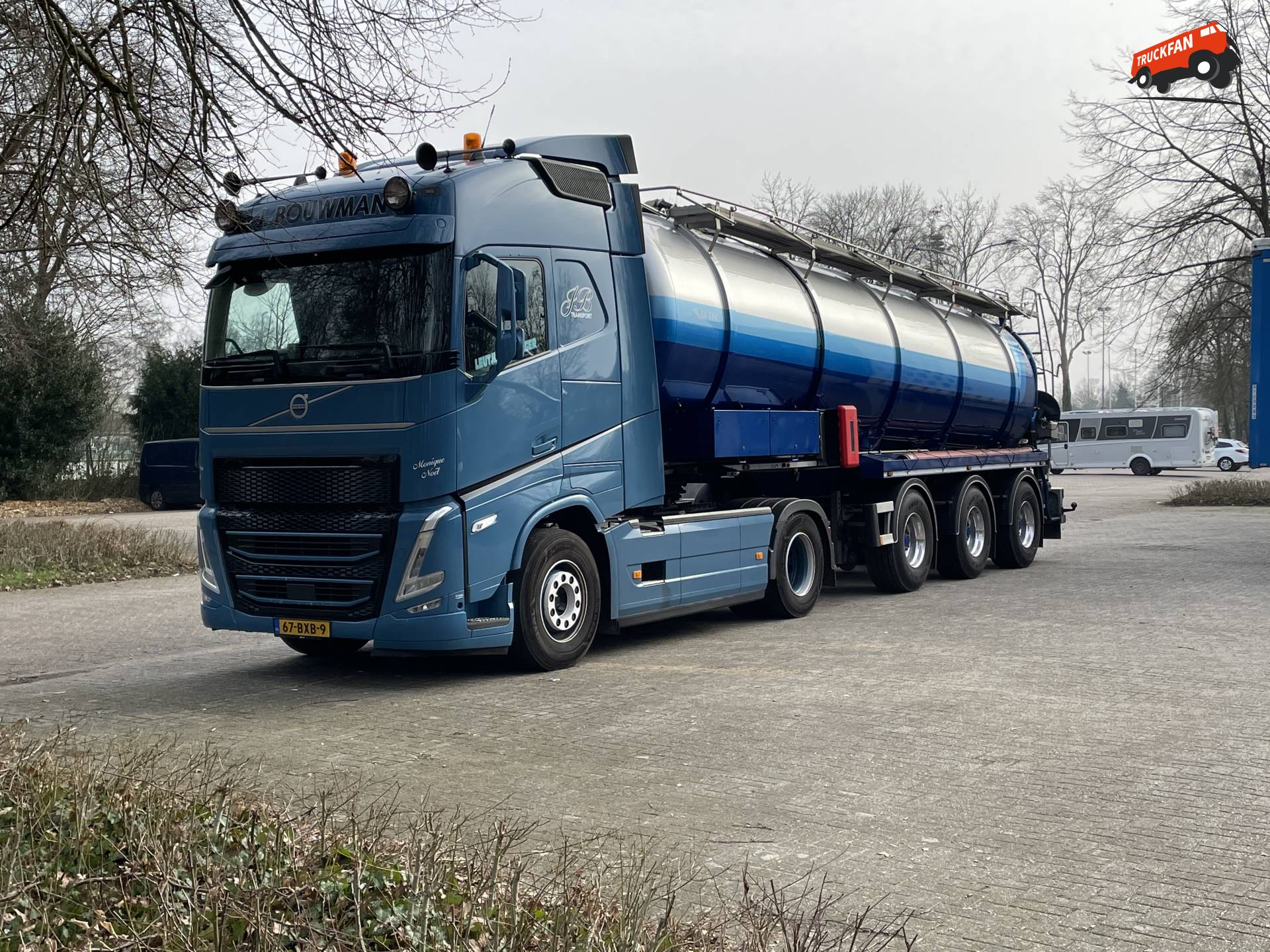 Volvo FH vrachtwagen van J. Bouwman Transport