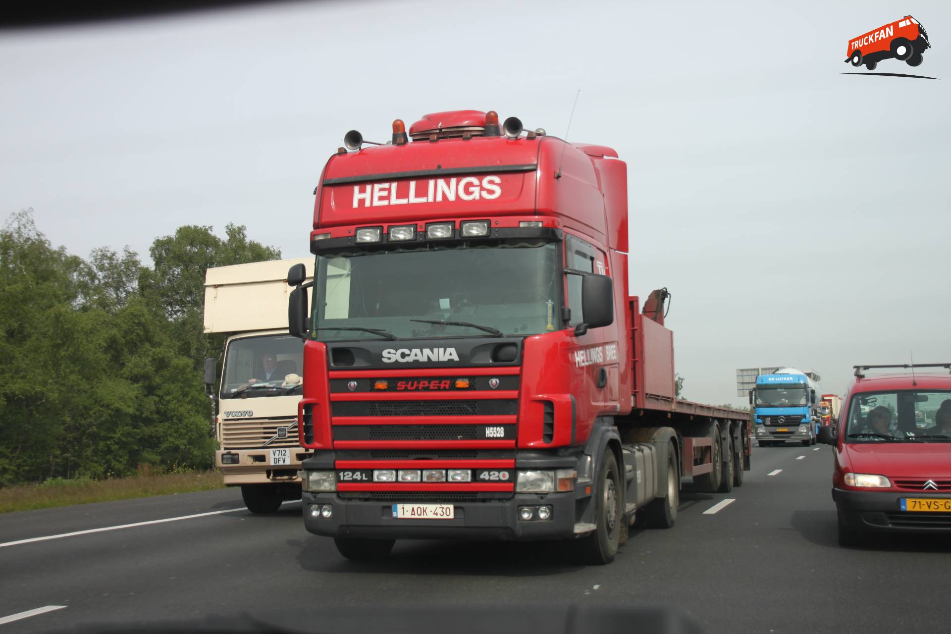 Scania 124 truck by Hellings on 6 May 2011