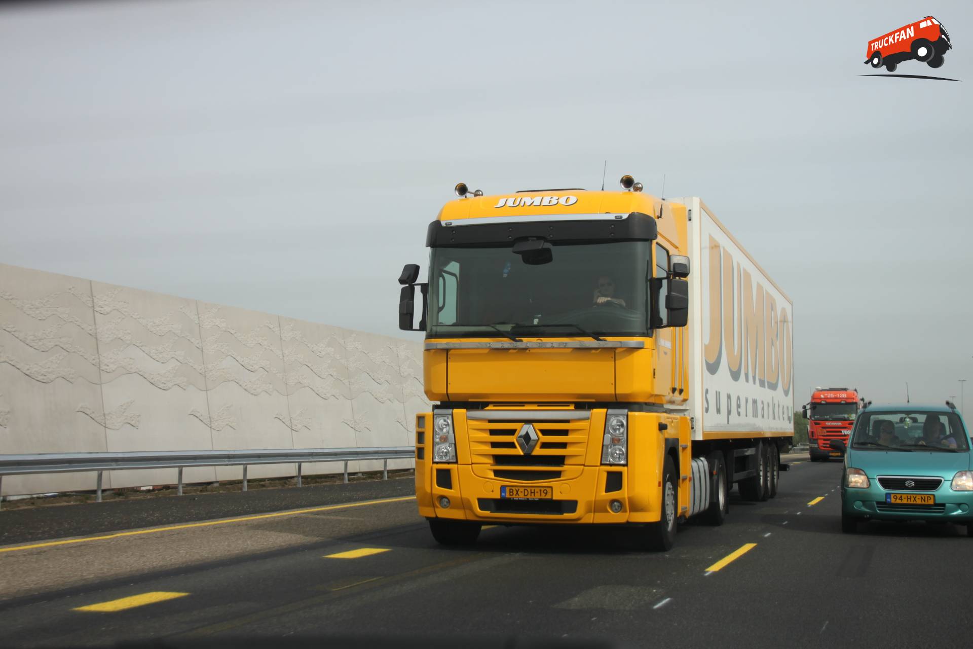 Renault Magnum vrachtwagen bij Jumbo