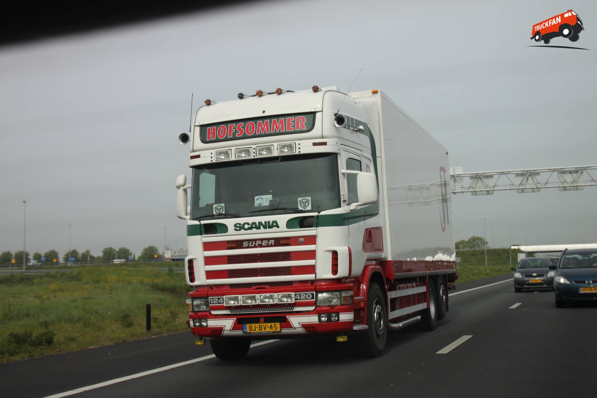 Scania 124 truck van Hofsommer