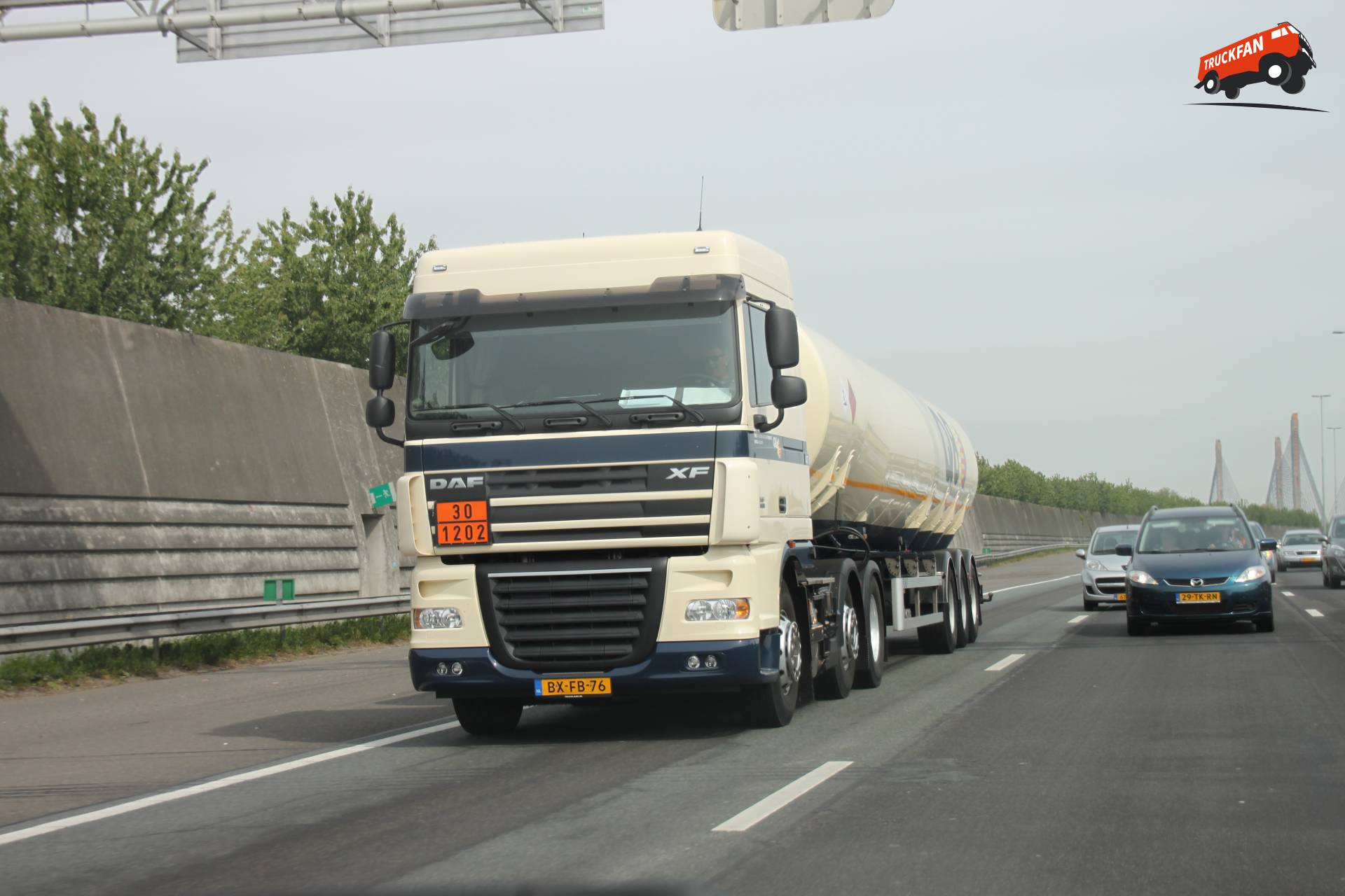 DAF XF105 truck