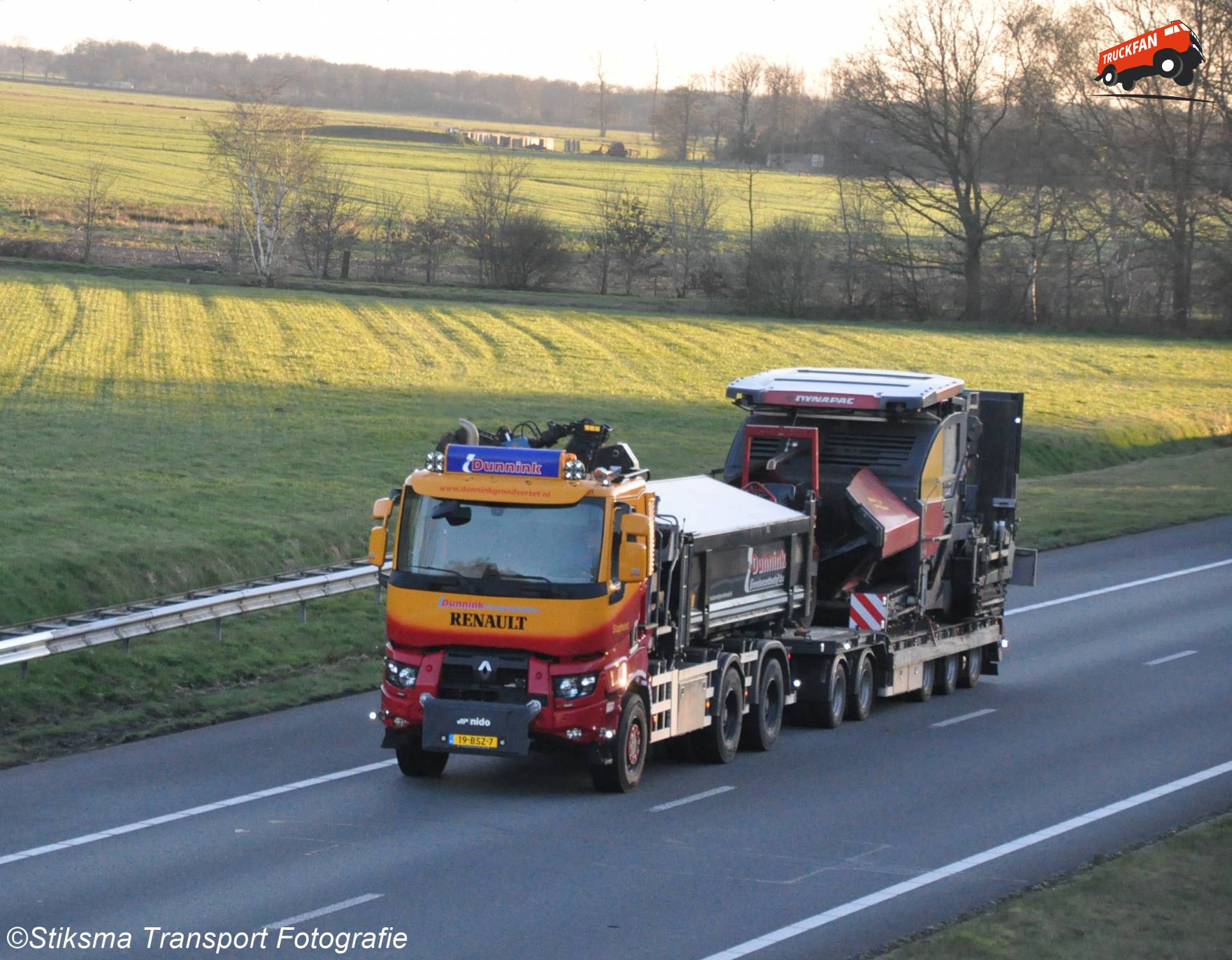 Renault K 450 Kipper bij Dunnink Grondverzet