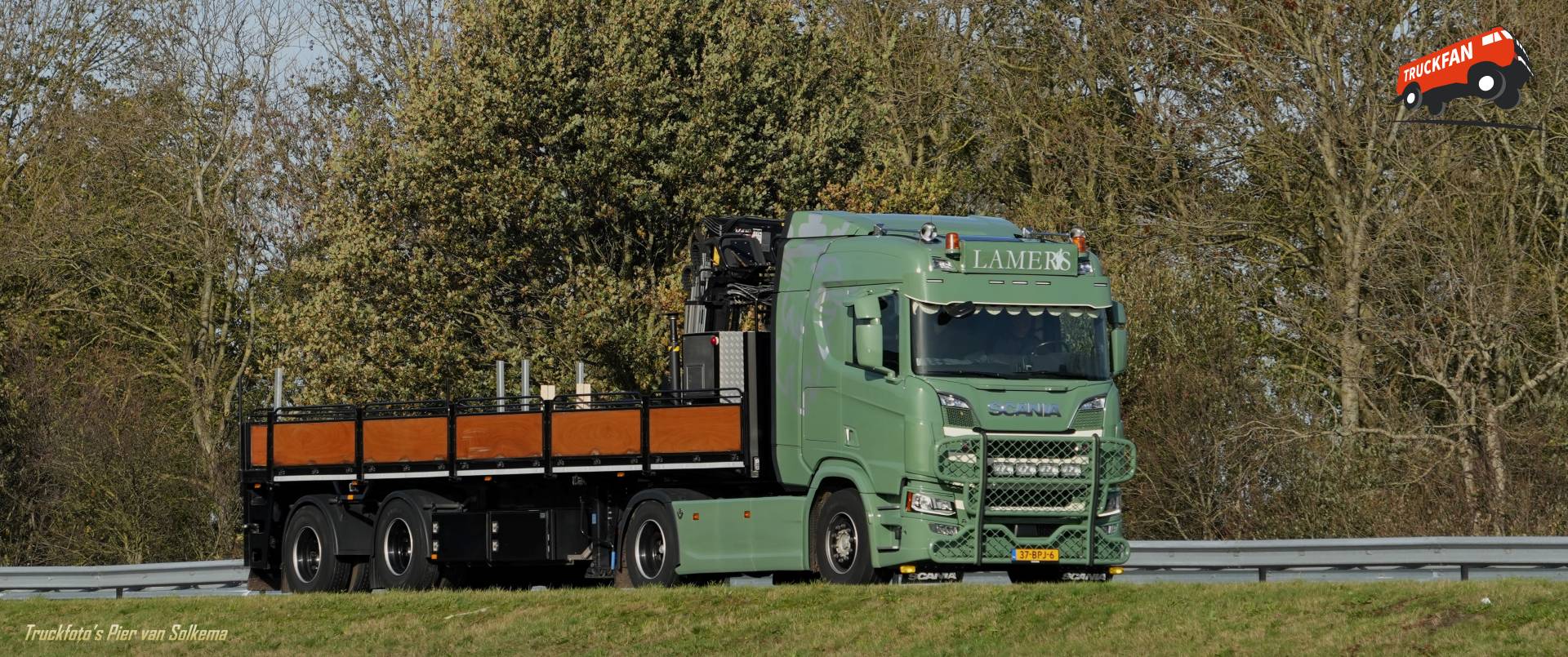 Scania R520 vrachtwagen bij A7 Sneek
