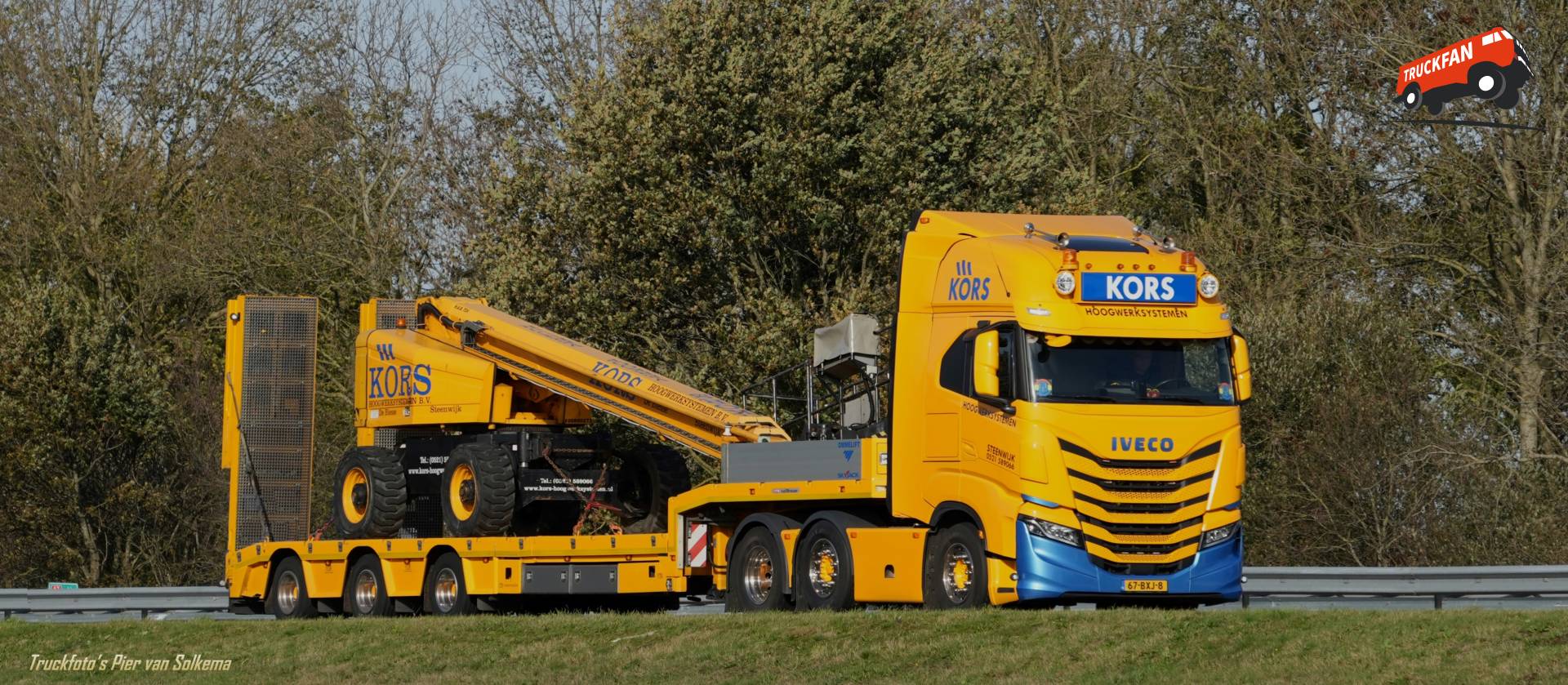 Iveco S-Way vrachtwagen bij de A7 bij Sneek