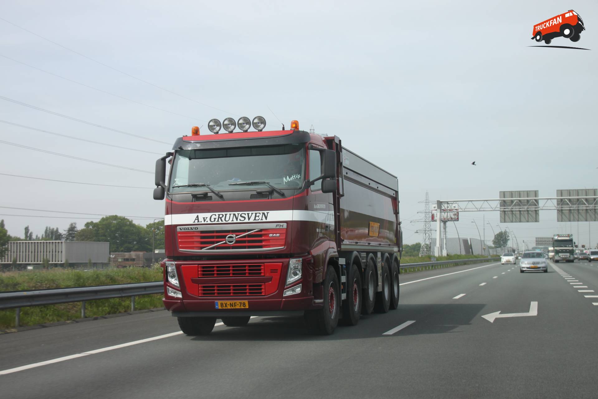 Volvo FH vrachtwagen van Van Grunsven en Langenhuijzen Transport