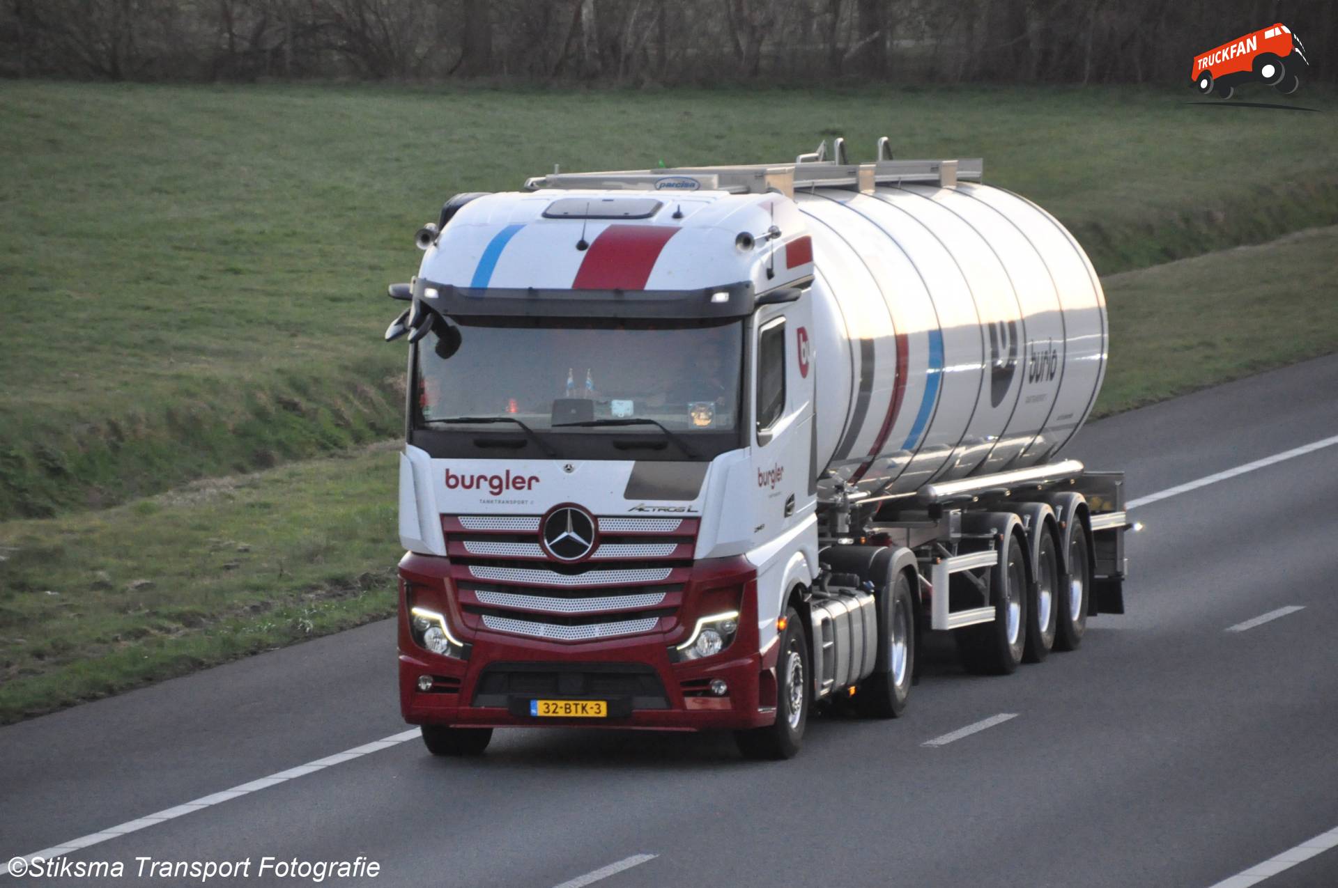 Mercedes-Benz Actros vrachtwagen van Burgler Tanktransport
