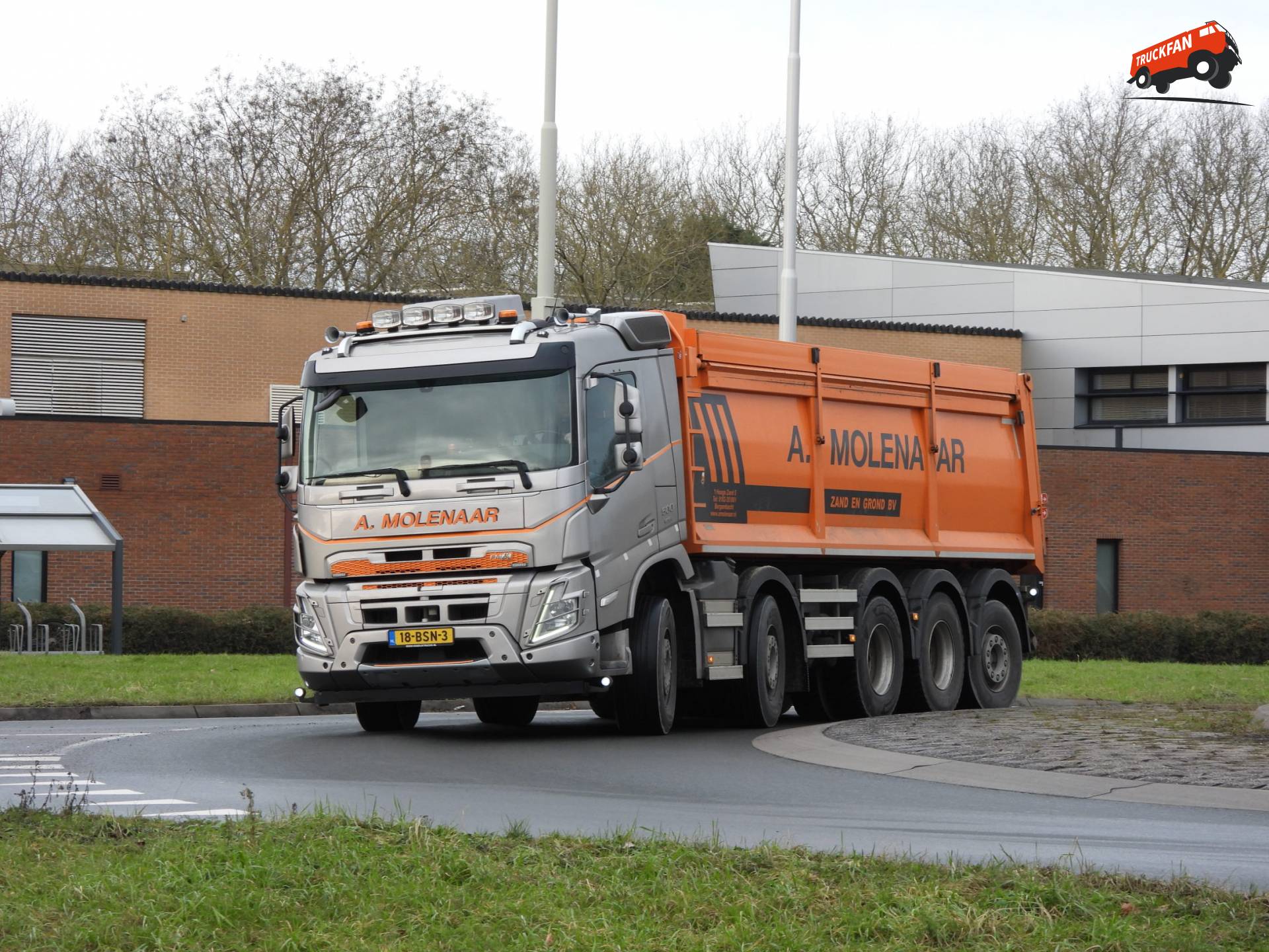 Volvo FMX 500 10x4-6 truck bij Lopikerplein Schoonhoven