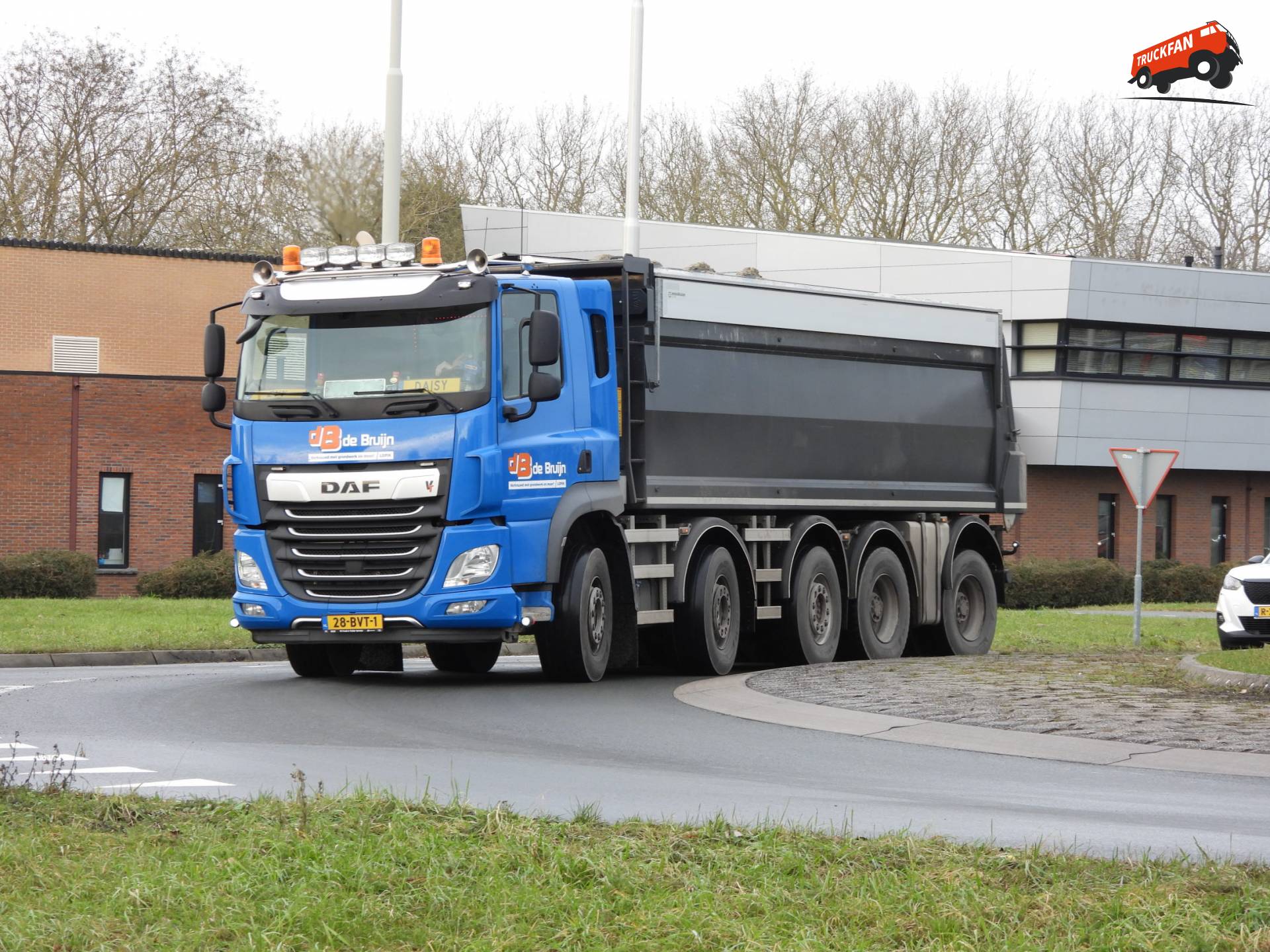 DAF CF 530 10x4 Wide Spread truck
