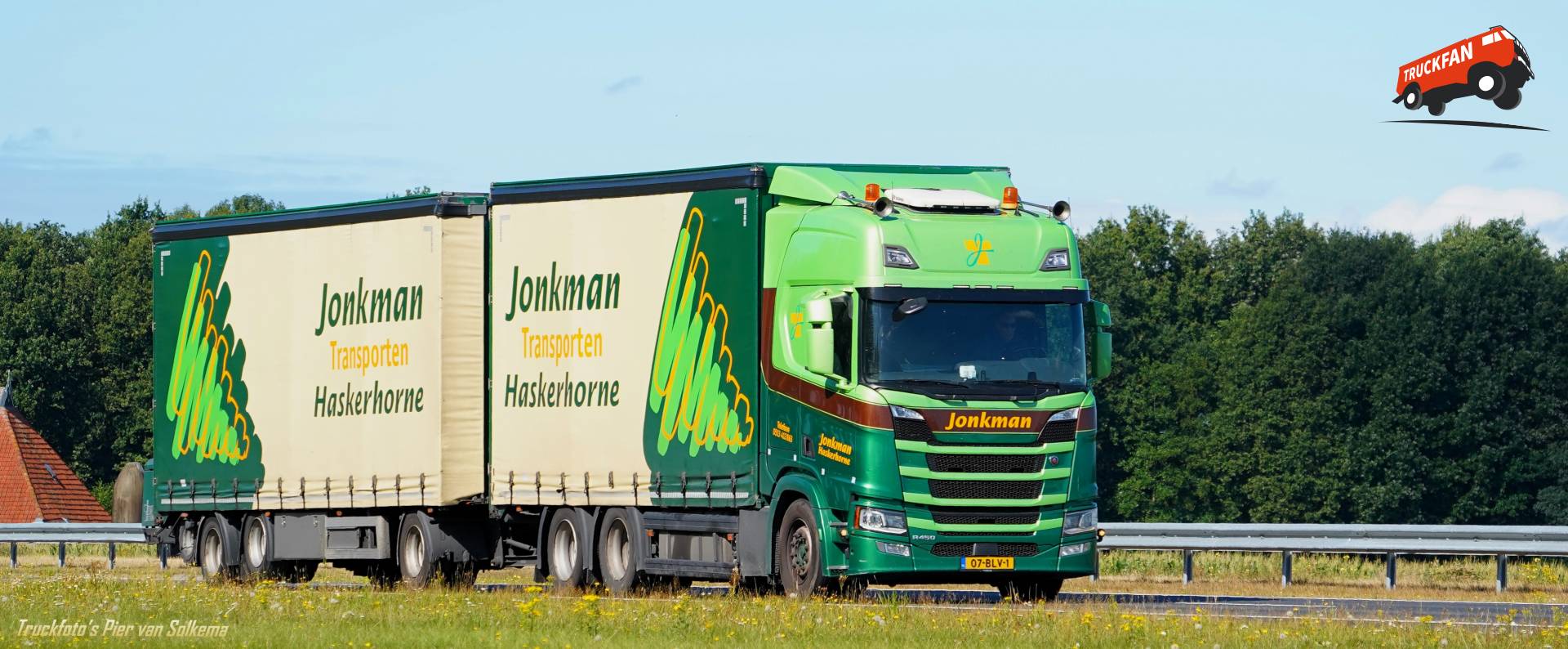 Scania R450 truck van Jonkman op A7 Joure