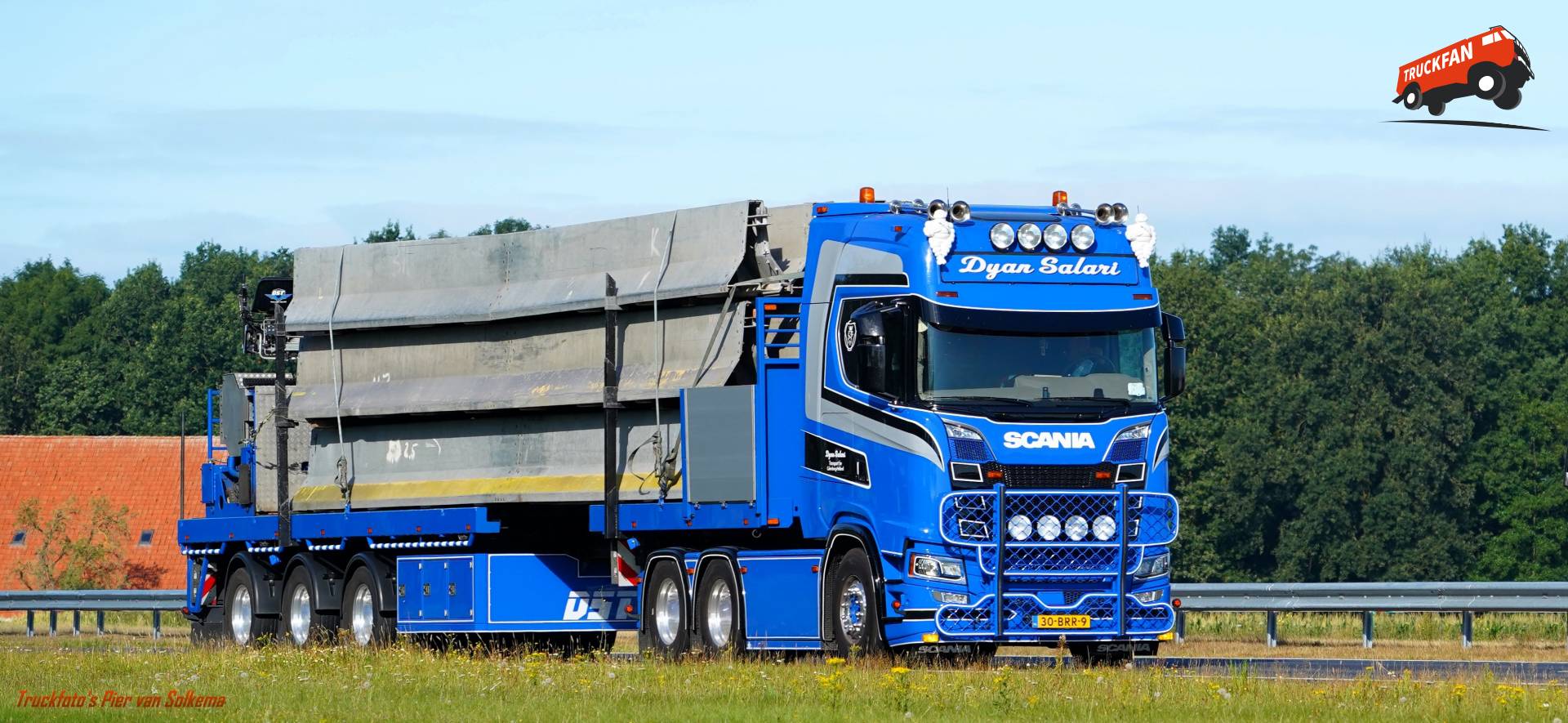 Scania S530 vrachtwagen op A7 Joure