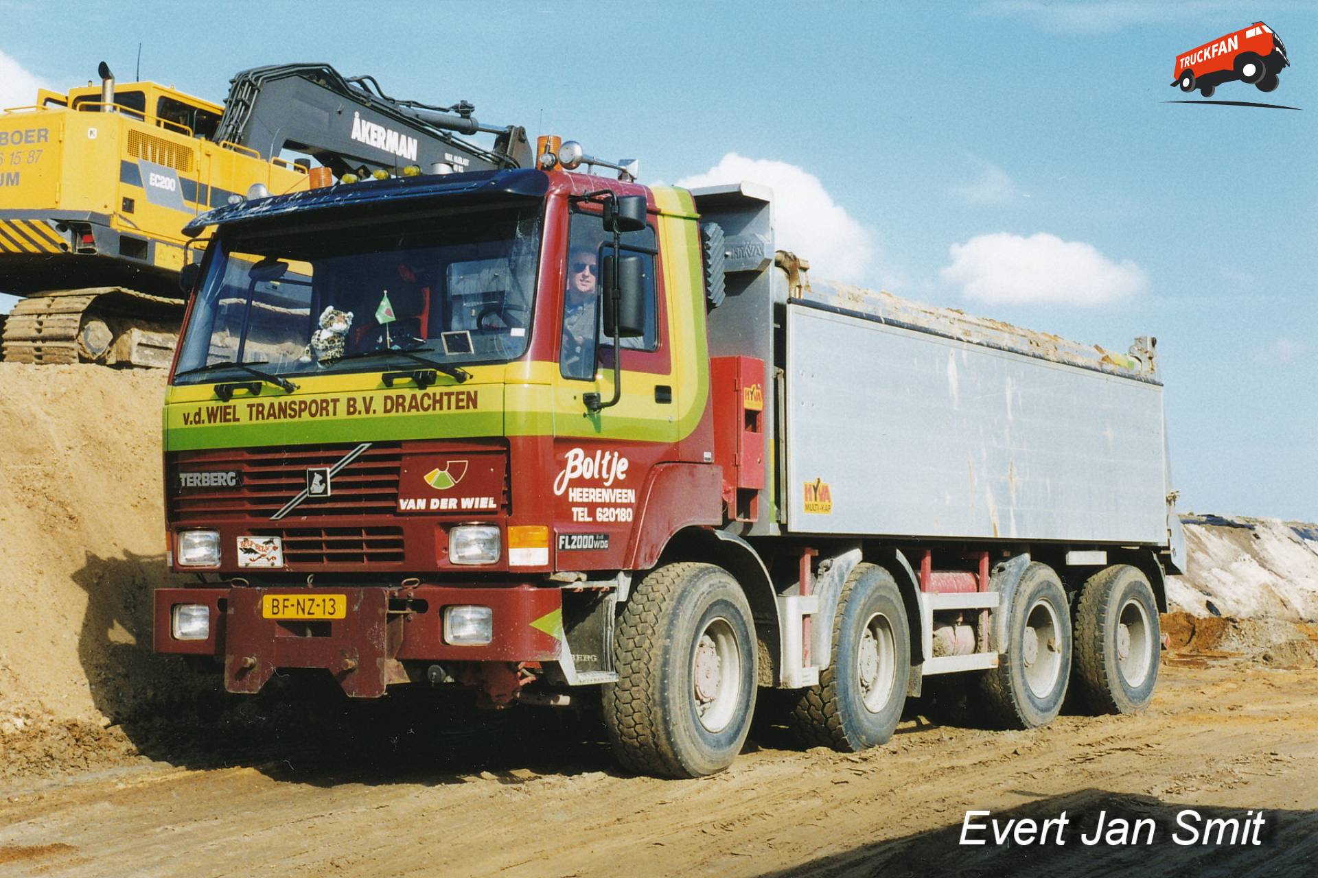 Terberg FL2000 WDG vrachtauto bij zandladen
