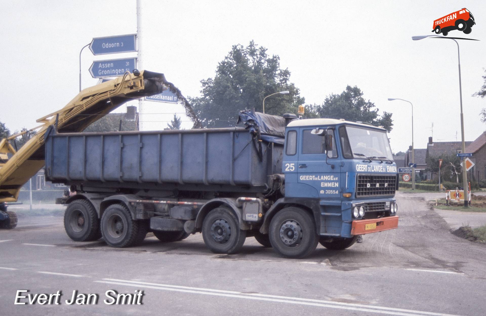 DAF FAD 2800 truck op kruising in Klijndijk