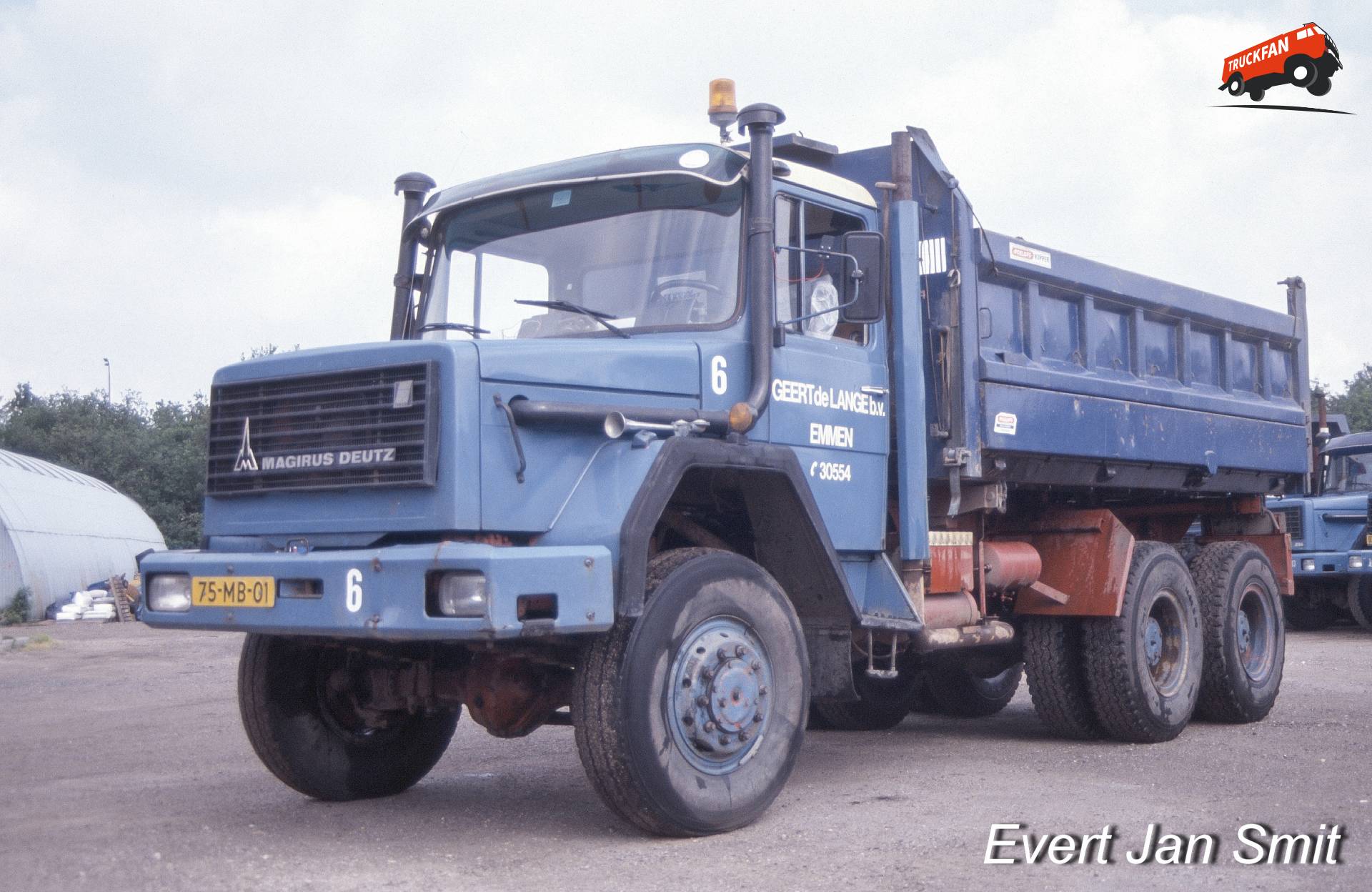 Magirus Deutz 256D26 met Roelofs kipper
