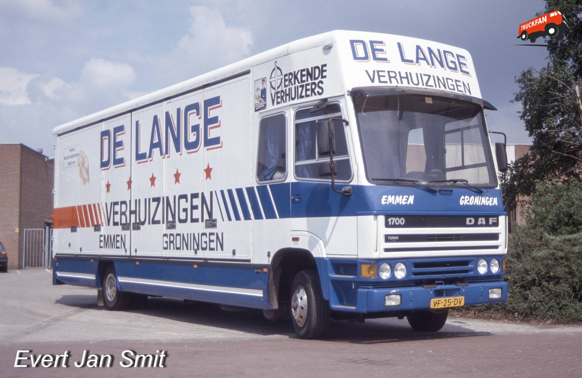 DAF FA1700 vrachtwagen van De Lange Verhuizingen