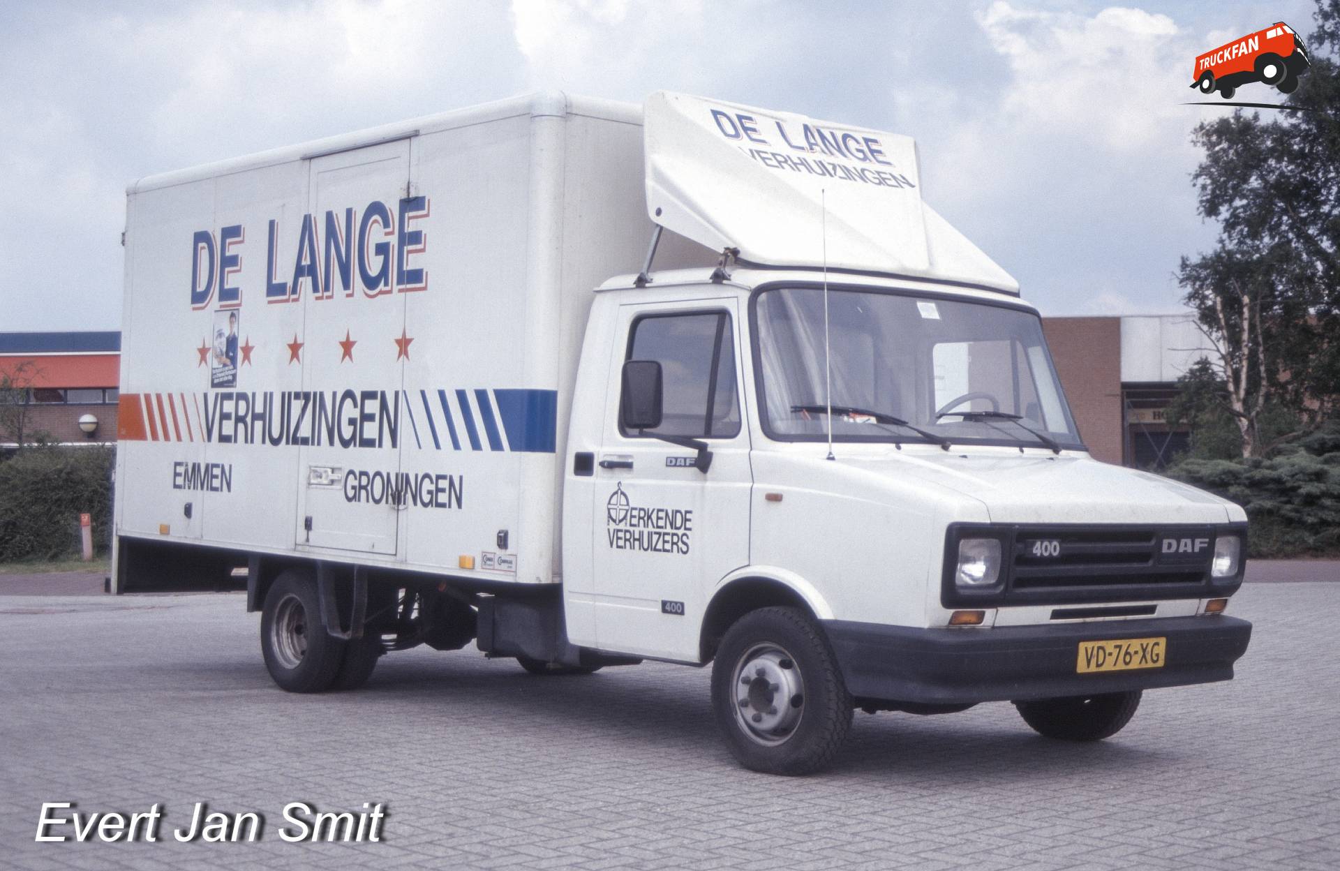 DAF 400 bus van De Lange Verhuizingen