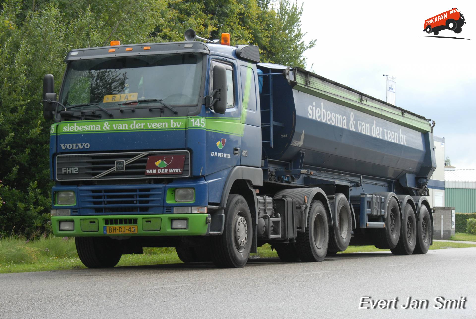 Volvo FH12 met Stas kiepoplegger