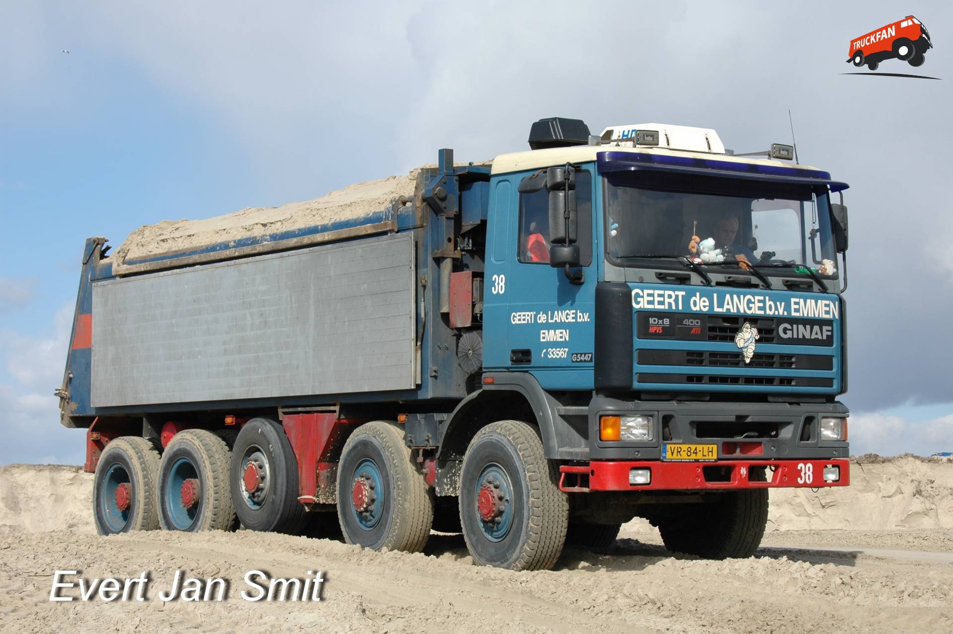 Ginaf G5447 vrachtwagen bij zandafgraving Rietplas