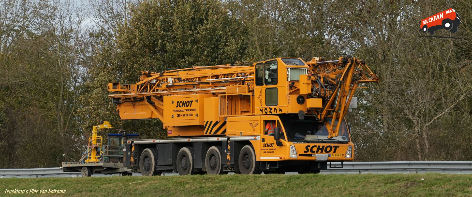 Hijskraan van Spierings bij A7 Sneek