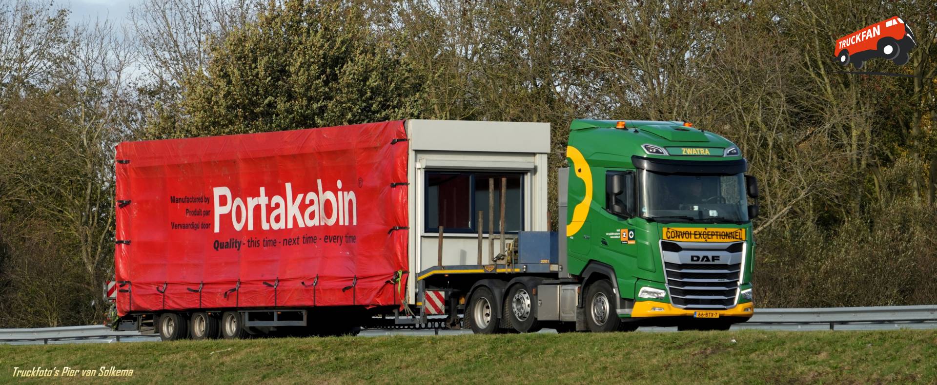 DAF XG truck bij A7 Sneek