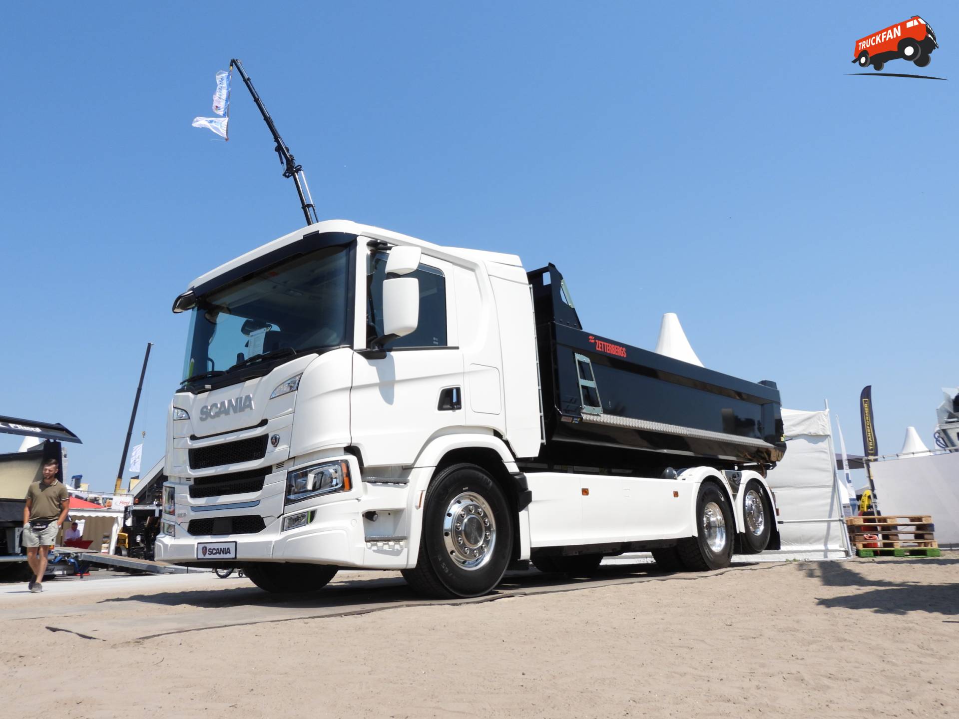 Scania 25P B6X2*4NB BEV truck in Almere