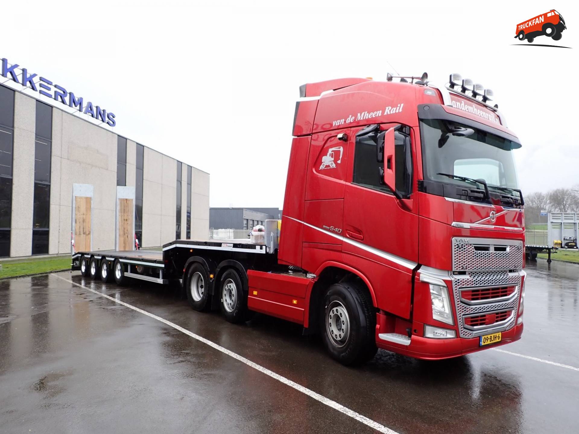 Nieuwe MAX110-Z-4-9.30-U trailer voor Van de Mheen Rail