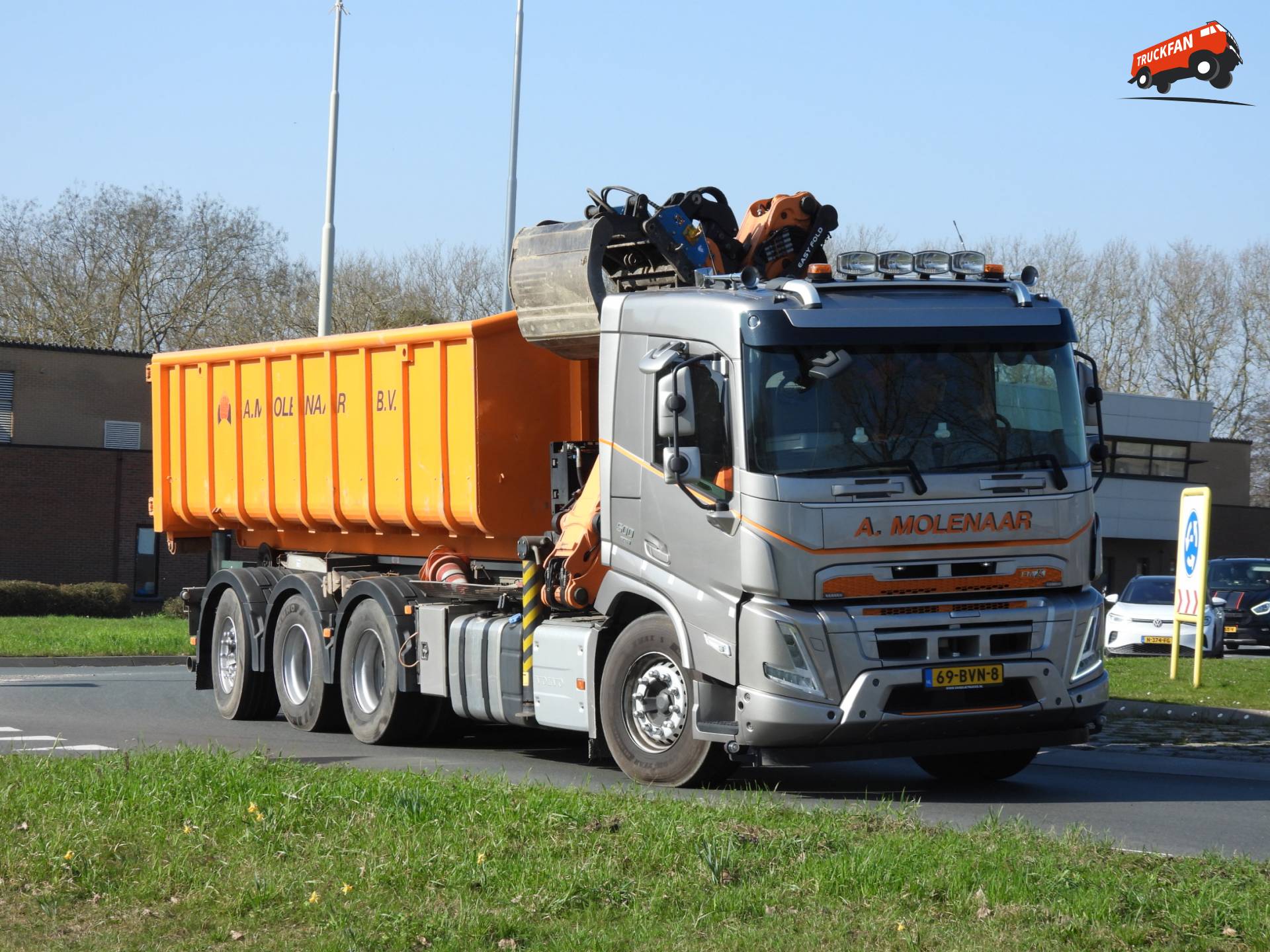Volvo FMX 500 8x4 vrachtwagen bij Lopikerplein Schoonhoven