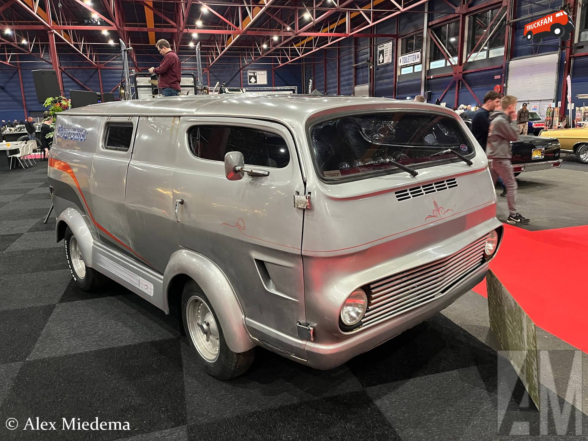 GMC Rallywagon van 1969 op Racing Expo Leeuwarden