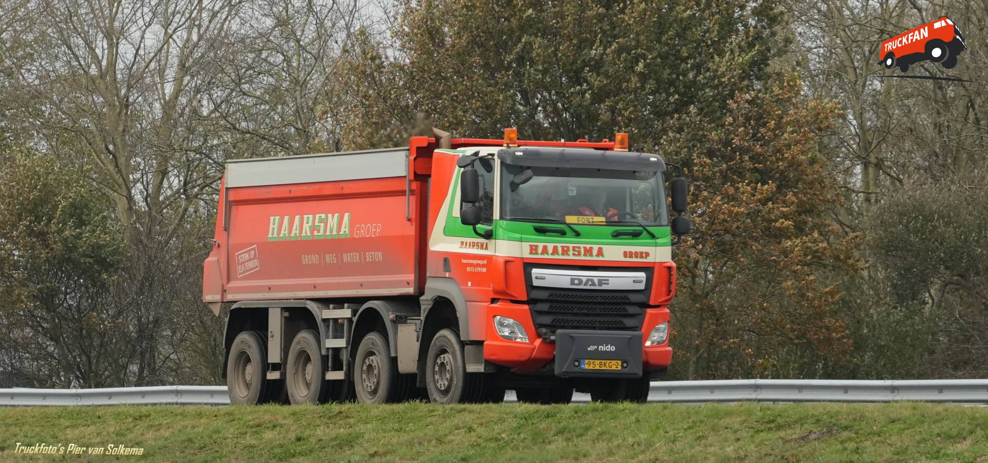 DAF CF kipwagen op A7 bij Sneek