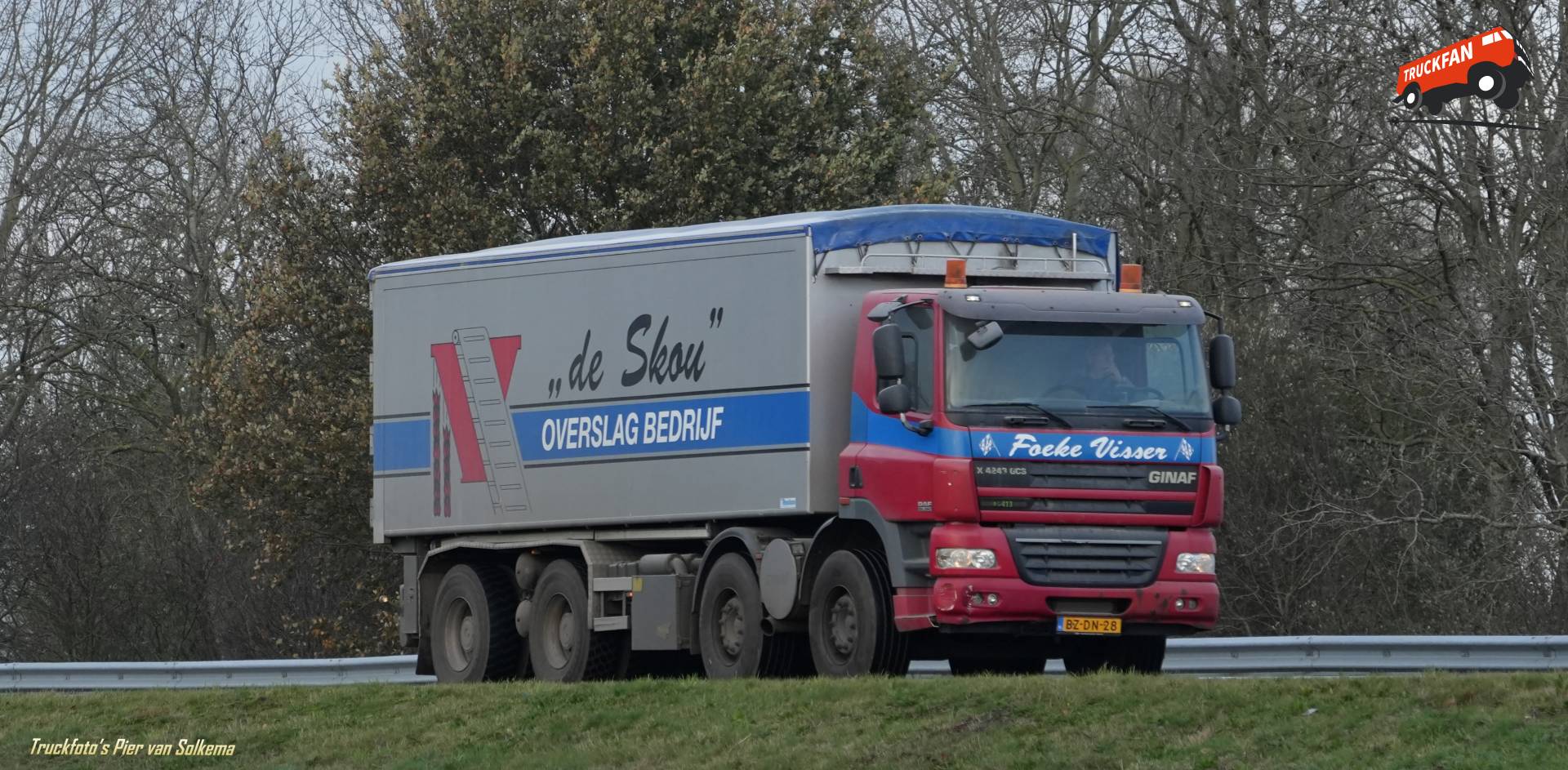 Ginaf vrachtwagen op de A7 bij Sneek