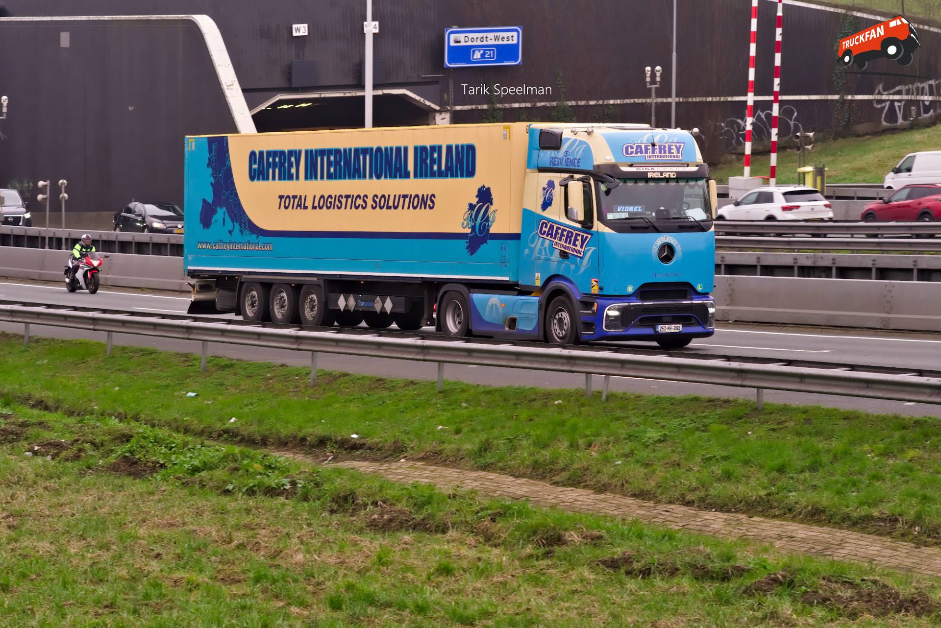 Mercedes-Benz Actros L ProCabin truck with license 252-MH-2168