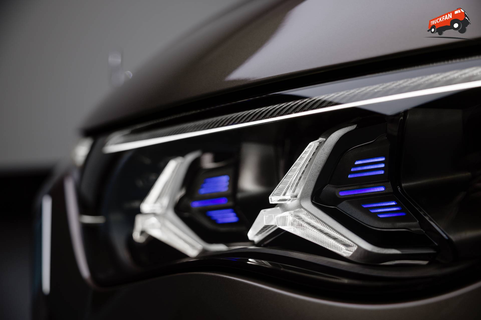 De Mercedes-Benz VLE wordt verlicht door de sterren