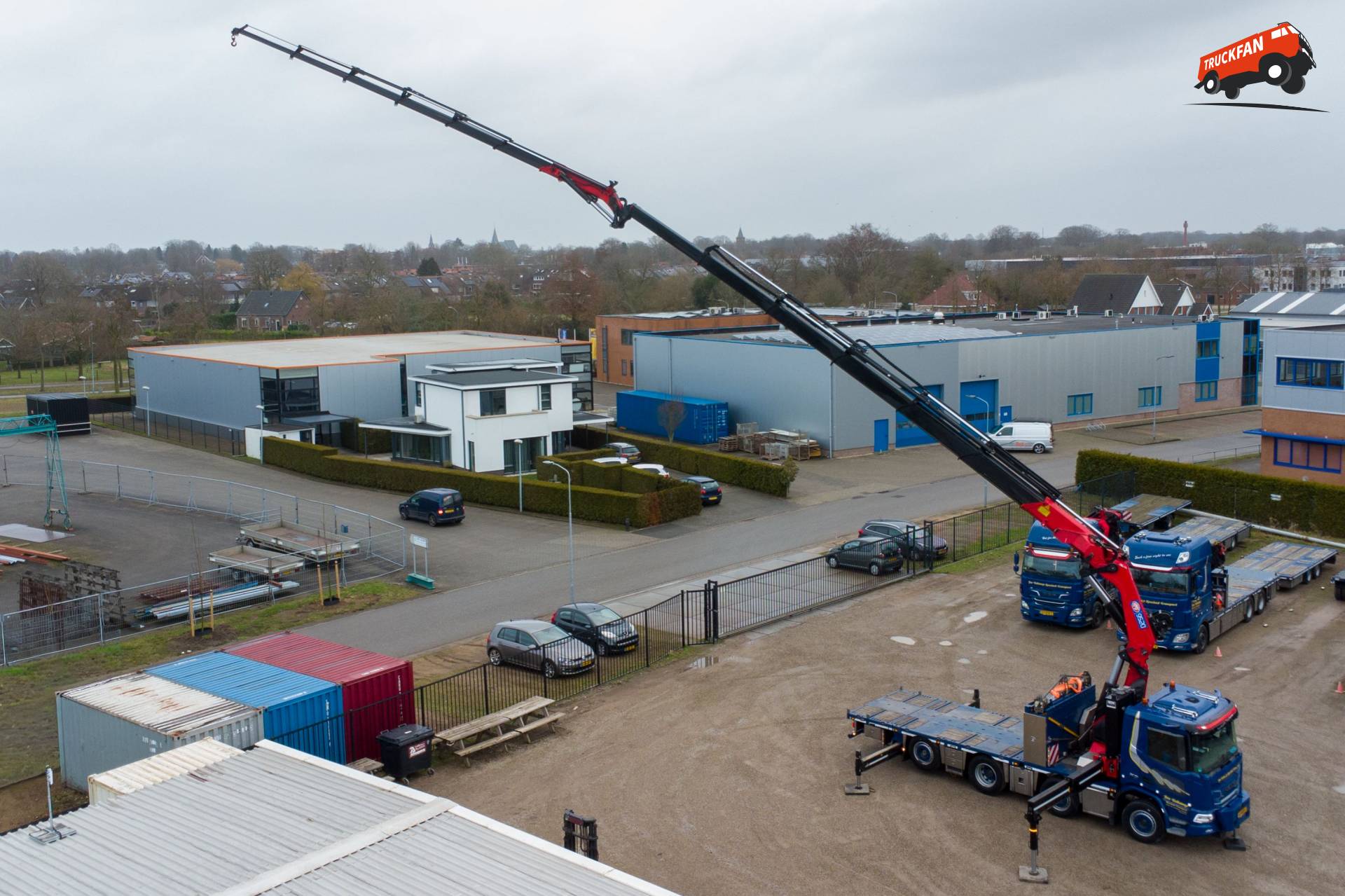 DAF XD 8x2WSG met HMF 95 tonmeter kraan