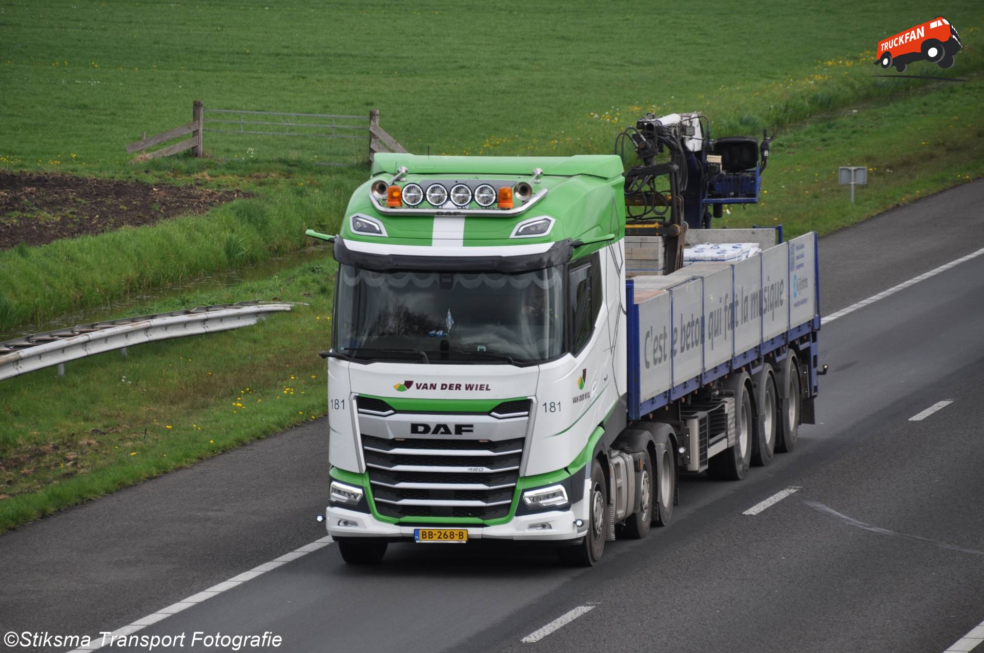 DAF XG vrachtwagen van Van Der Wiel Transport