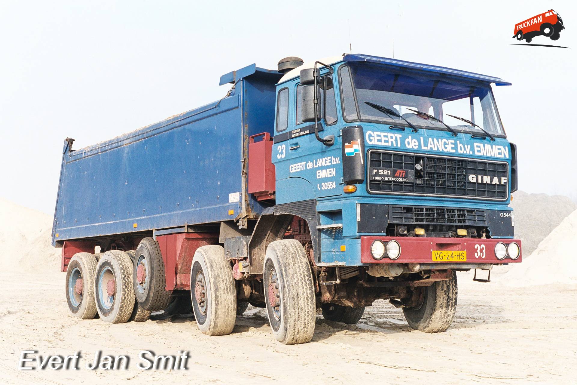 GINAF F521 vrachtwagen wacht in Amerika