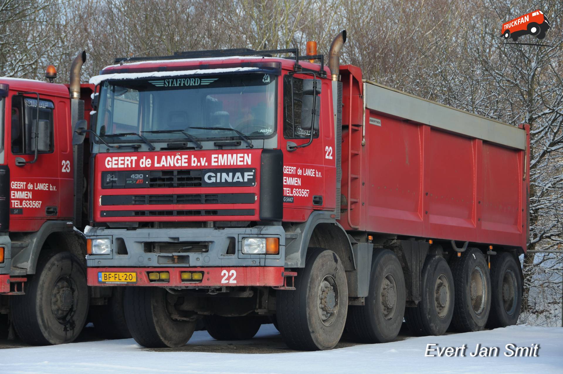 Auto 22 met Gijsbertsen kipper bij De Lange Transport