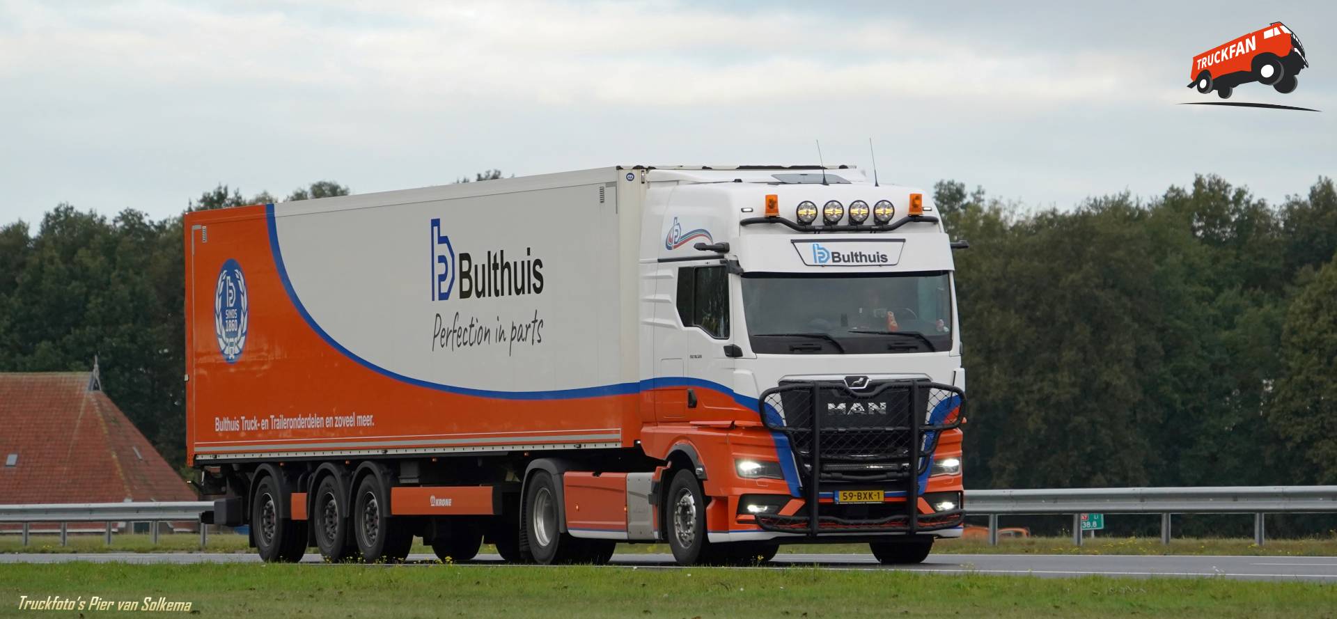 MAN TGX vrachtwagen bij A7 Joure