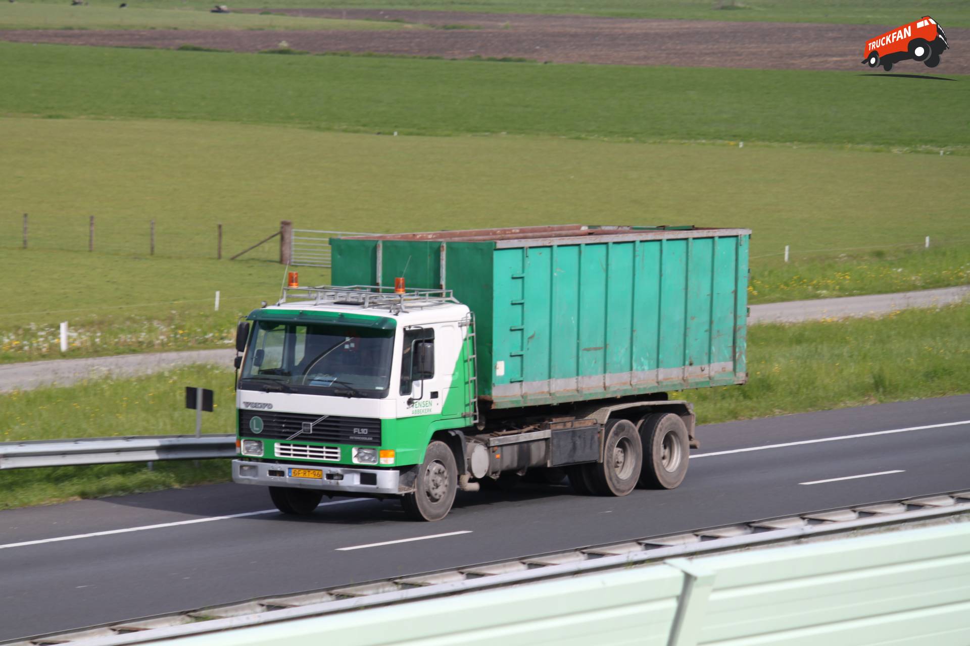 Volvo FL10 vrachtwagen van Tensen