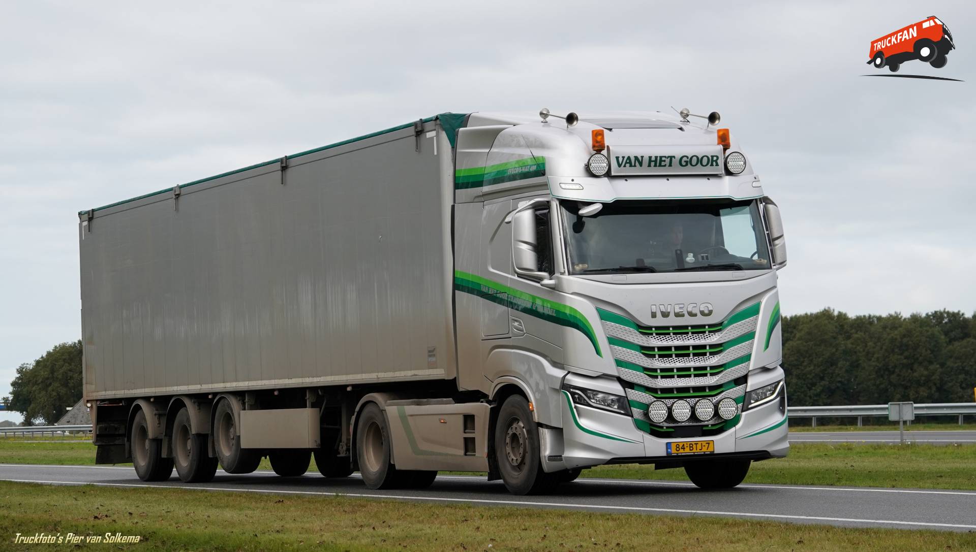Iveco S-Way vrachtwagen op de A7 bij Joure