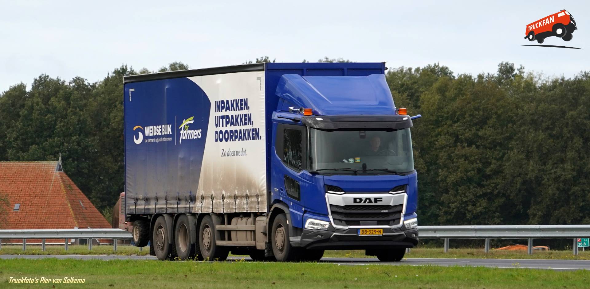 DAF XD truck op A7 bij Joure