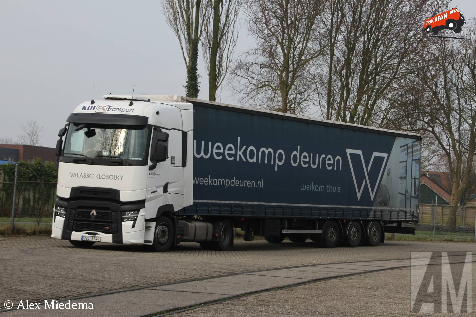 Renault T-serie vrachtwagen op locatie ZOS Stiens