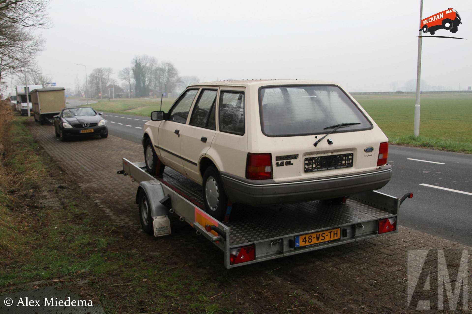 Anssems aanhangwagen met Ford Escort stationwagon