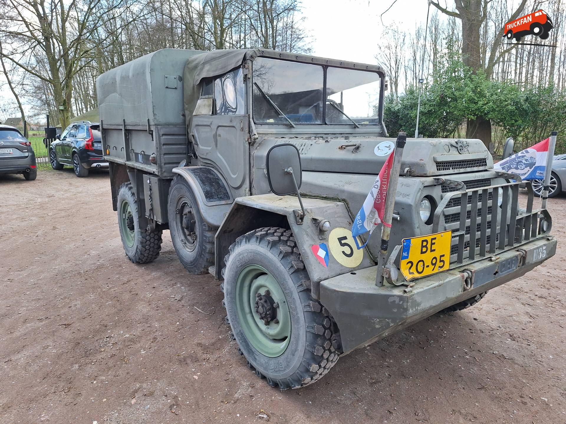 DAF YA 126 op parkeerplaats bij restaurant De Tol