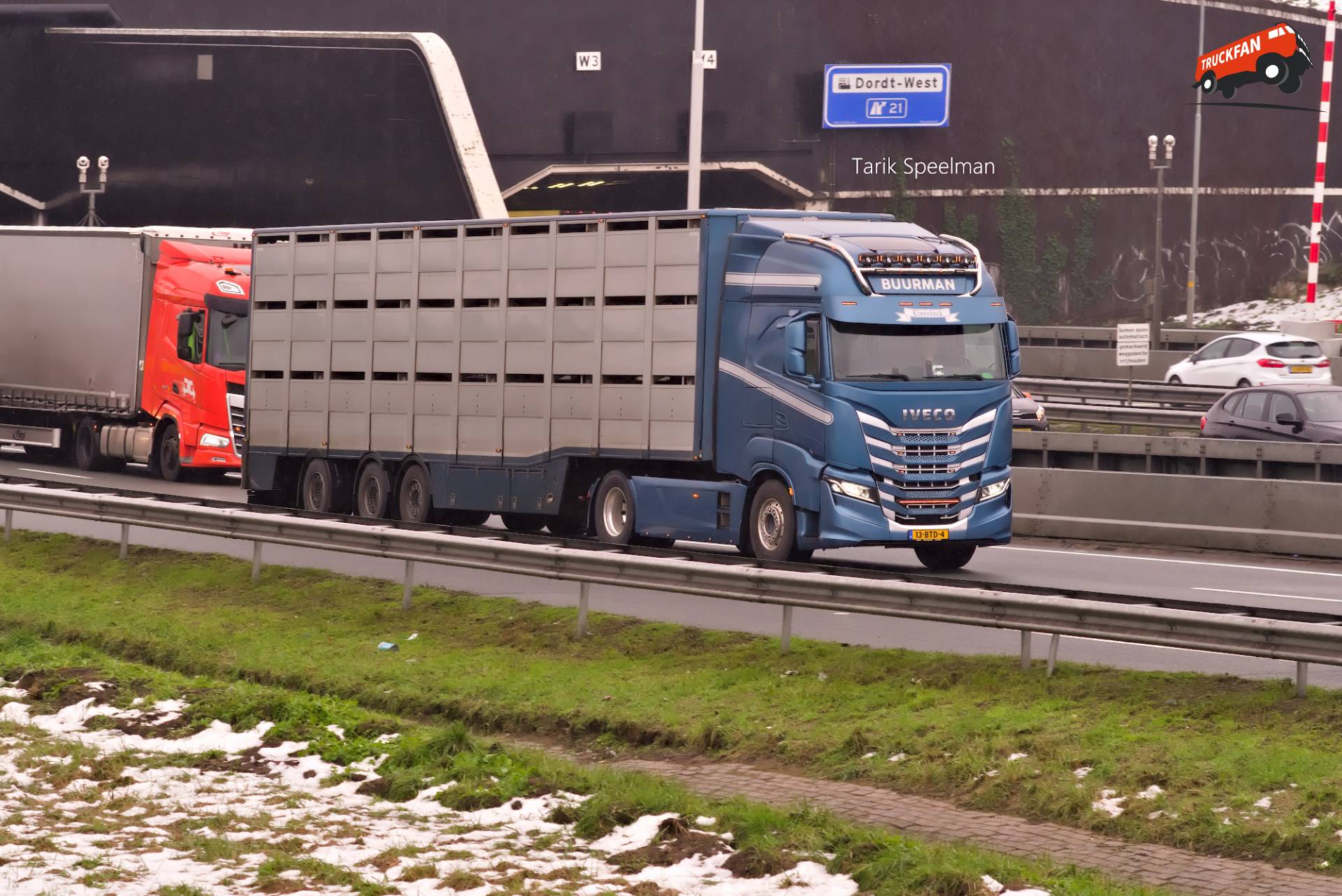 Iveco S-Way vrachtwagen met kenteken 13-BTD-4
