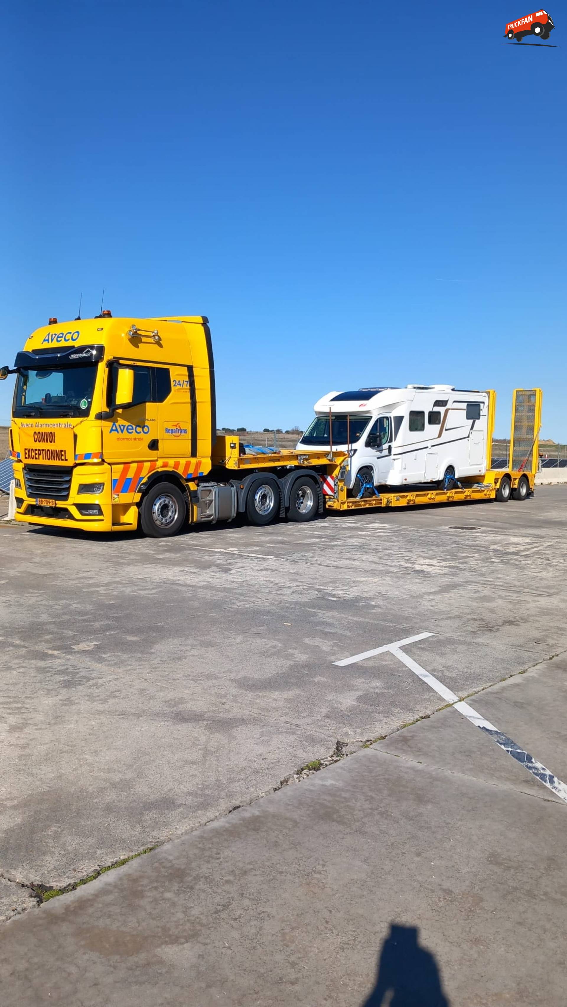 Faymonville trailer achter een MAN vrachtwagen